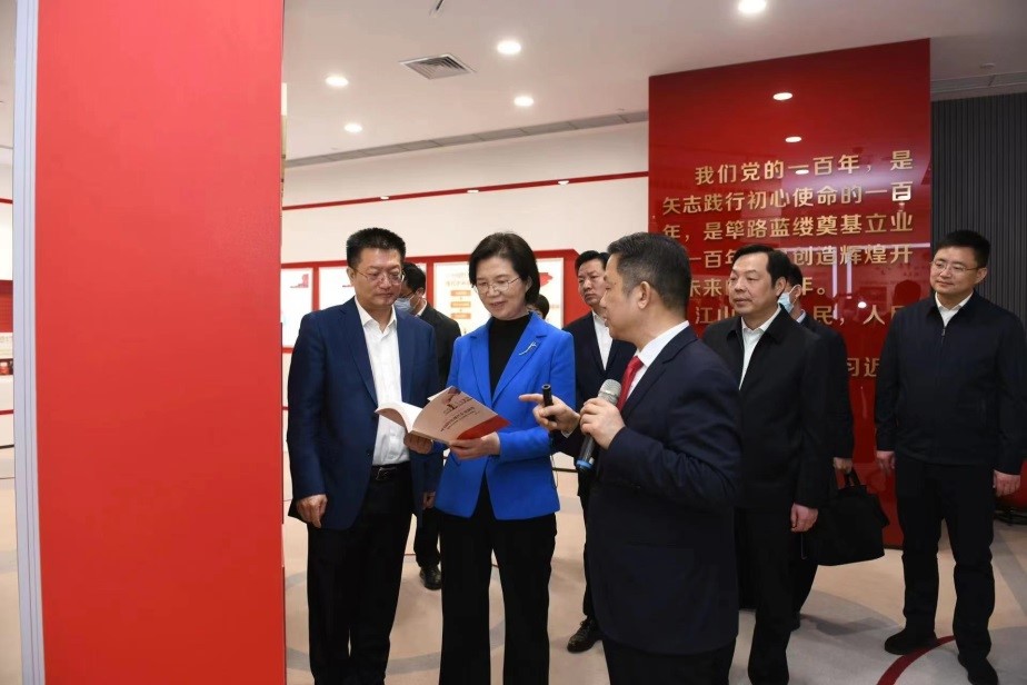 江蘇省委常委、組織部部長沈瑩調(diào)研紅豆2